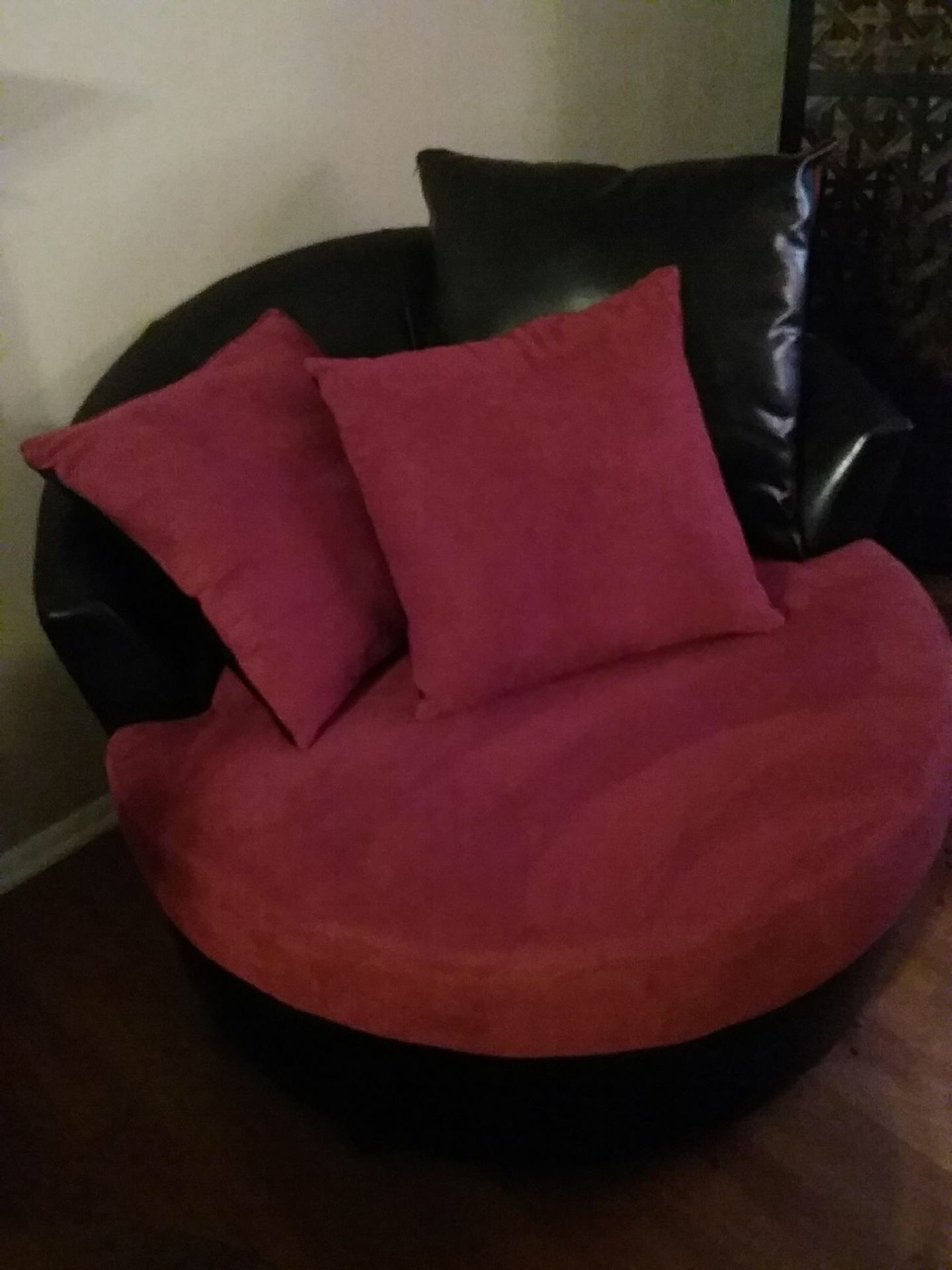 Red and black round chair
