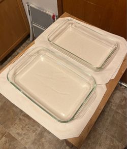 Glass Baking Clear Pyrex-Ware, Rectangular, In Very Good Condition !! Approximate Dimensions : 13”x9” and 12”x7”.  $10 each or $15 for Both.