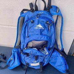 Insulated Hydration Backpack• Lightweight 22L Hiking Backpack Bag for Women Men Daypack for Hiking Running Festival Camping 