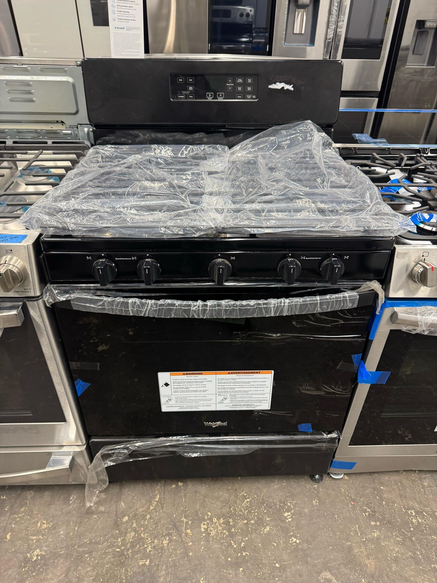 Whirlpool 30in Gas Stove In Black New S/D