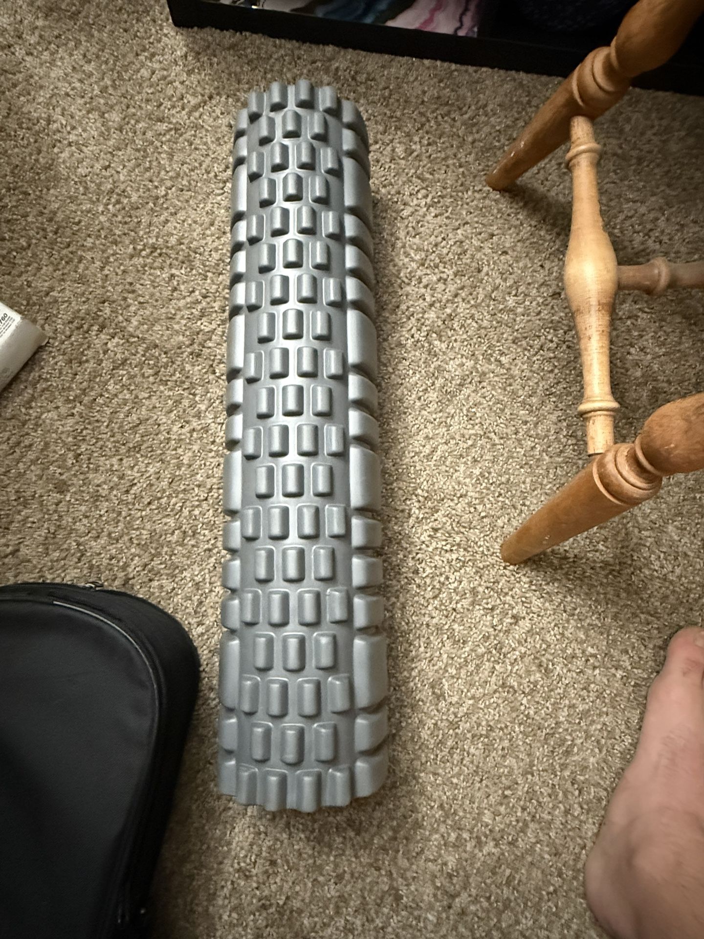 lola textured 28 inch foam roller new condition 