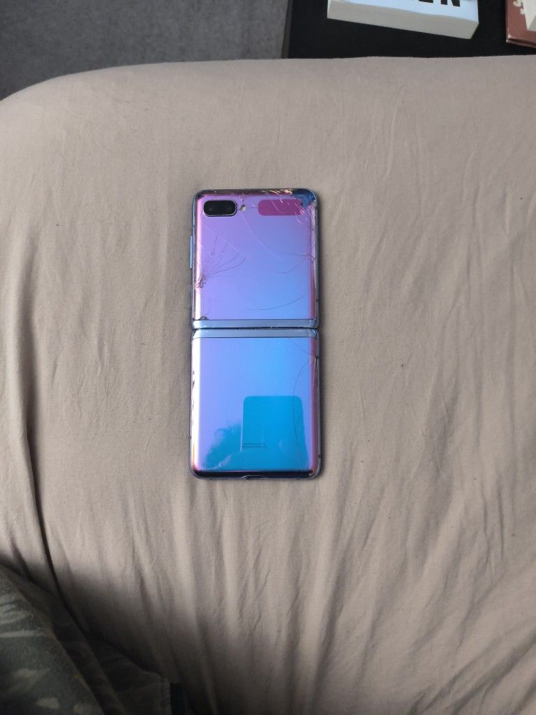 Galaxy Flip 1st Gen Rare Used
