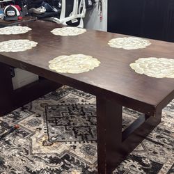 Solid Wood Dining Table – Easy Transport