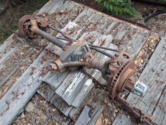 Dana 44 disc brake front axle.