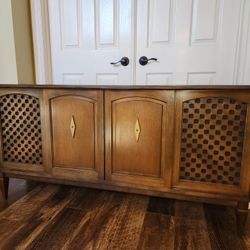 MCM Console Stereo