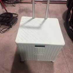 Box with wheels to carry stuff