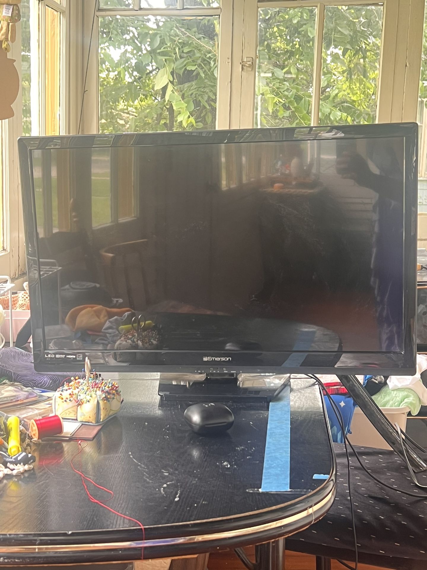 32” Emerson TV