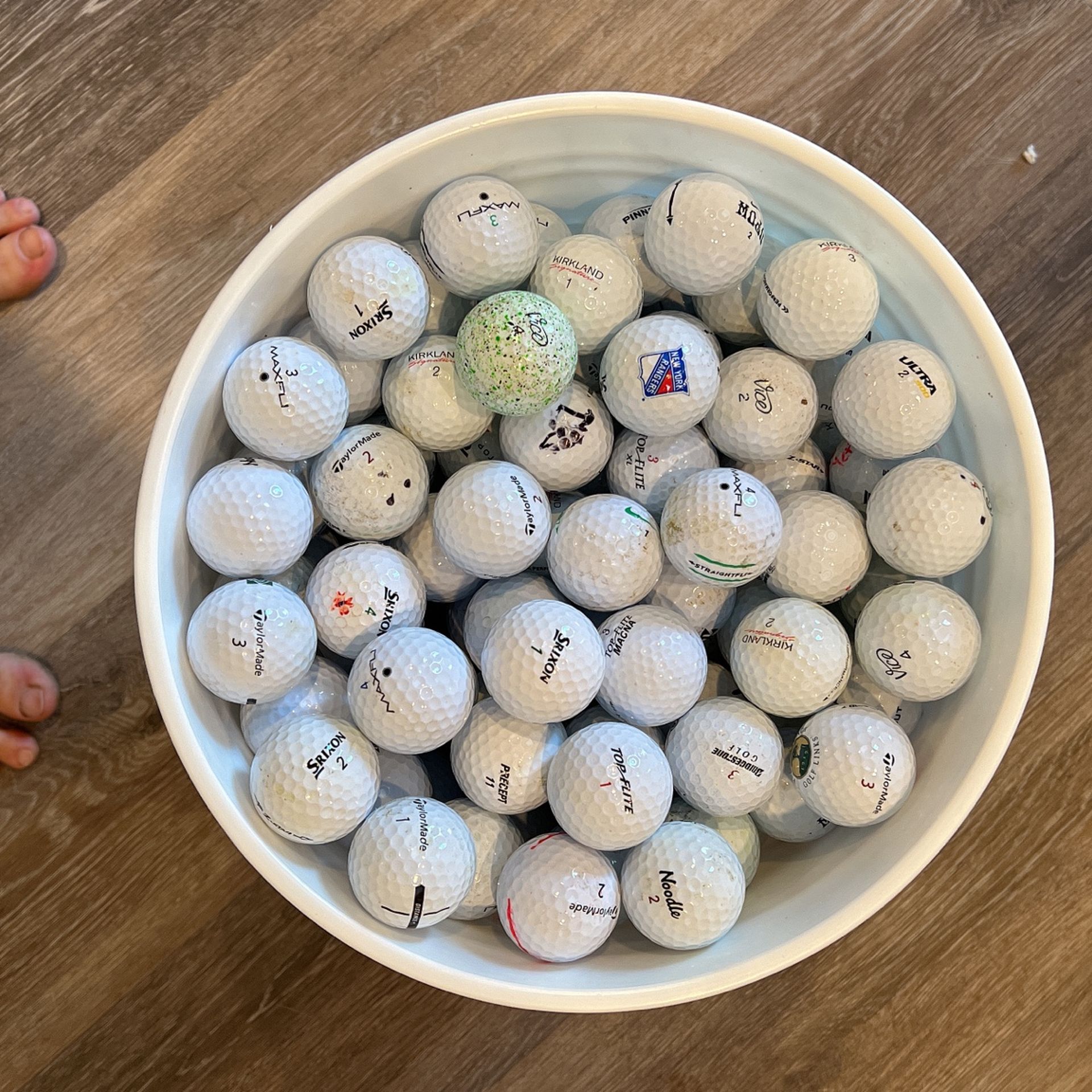 Assorted Golf Balls (Taylor Made,Titleist,Callaway,MaxFli,Srixon,Bridgestone, Top Flite And Others)