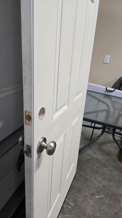 Fiberglass front entry door. 36 wide and 79 inch tall