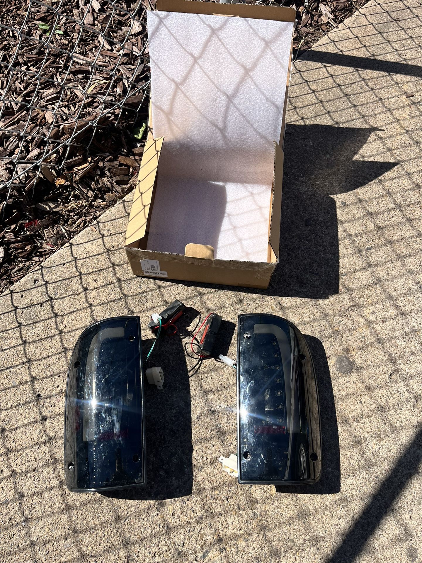 Toyota Tacoma 95-04 Smoked LED Tail Lights – Used