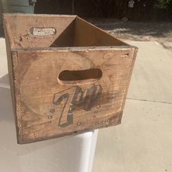 Vintage 7Up Wooden Box for Sale in Oak Glen, CA - OfferUp