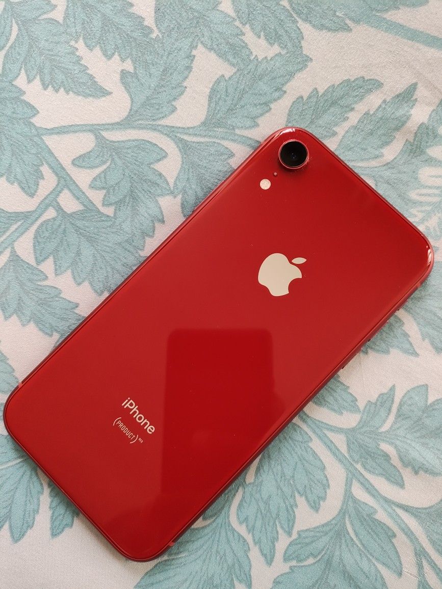iPhone XR, 128GB. iC Locked 🔐. For Parts Or Repair.