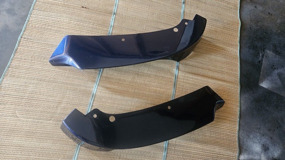 BMW 335i, 328i, 325i (E90, E91) front skirts left and right.