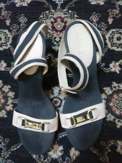 Ladies like new Anne Klein's wedges size 8 1/2