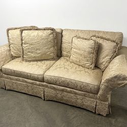 Vintage Sofa, Taylor King!! like New!!