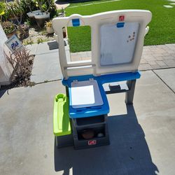 Step 2 Kid art table desk