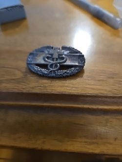 ORIGINAL WWII WW2 US Army Combat Medic Sterling Silver Pin-Back Award Badge