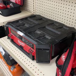Milwaukee Packout Radio