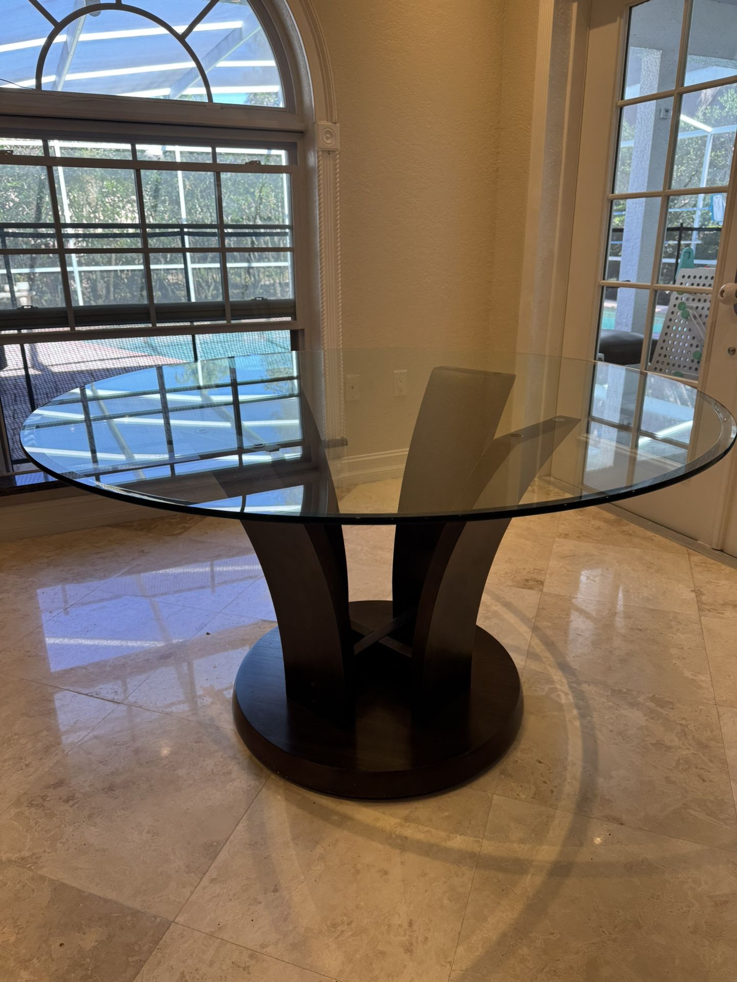 Round Dining Table 4 ppl