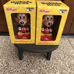 2002 Bobble head kellogs rare Mickey Mouse set of 2