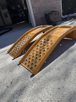 Metal vehicle ramps