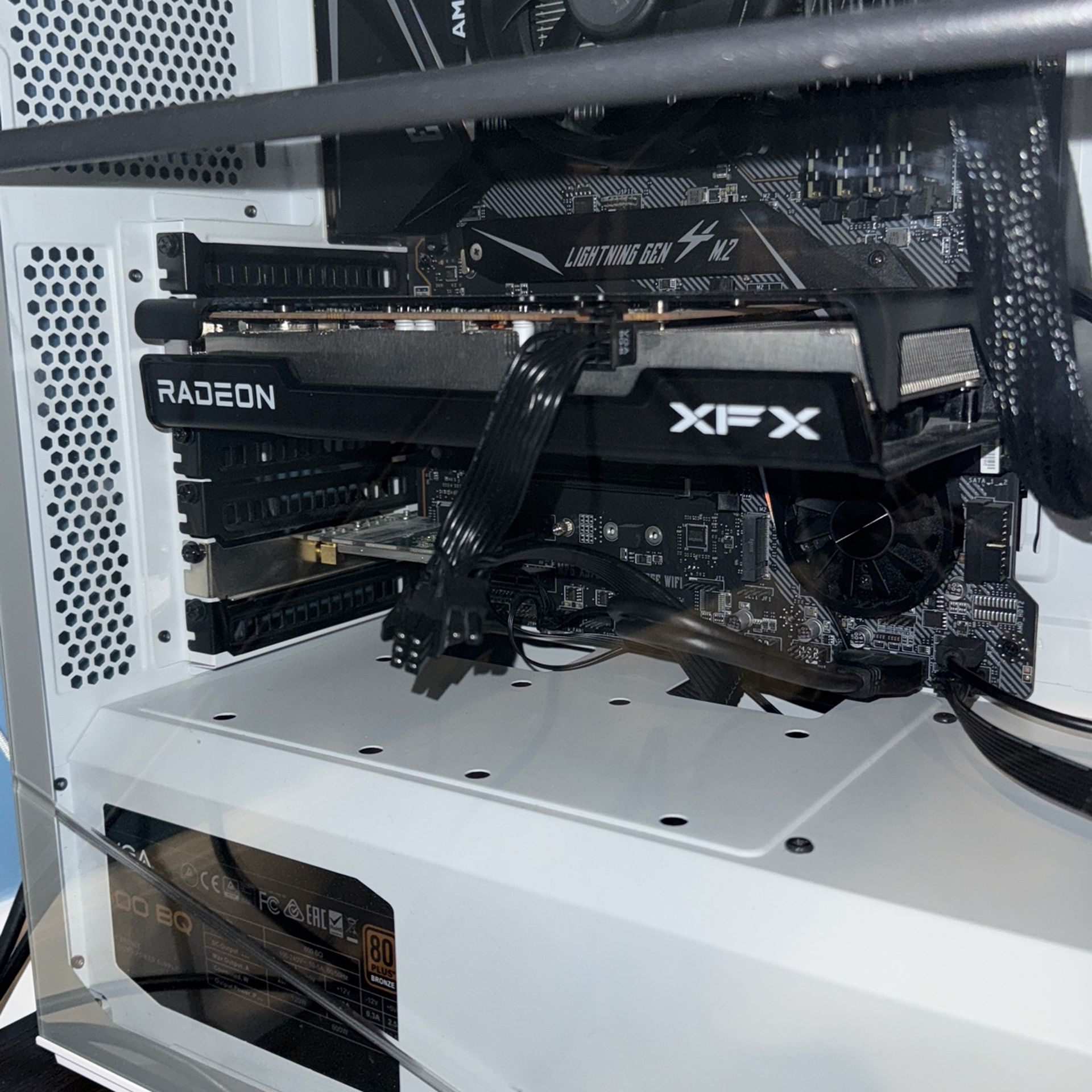 AMD Radeon 6600 RX, AMD Ryzen 5600 X, AMD Ryzen 7 5800X