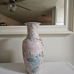 Vase Van Nuys Location.  Firm Price
