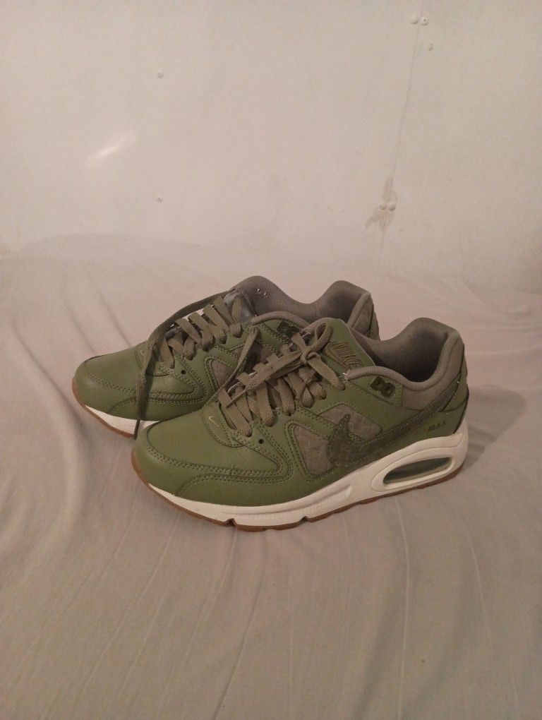 Nike Women's Air Max Command PRM 