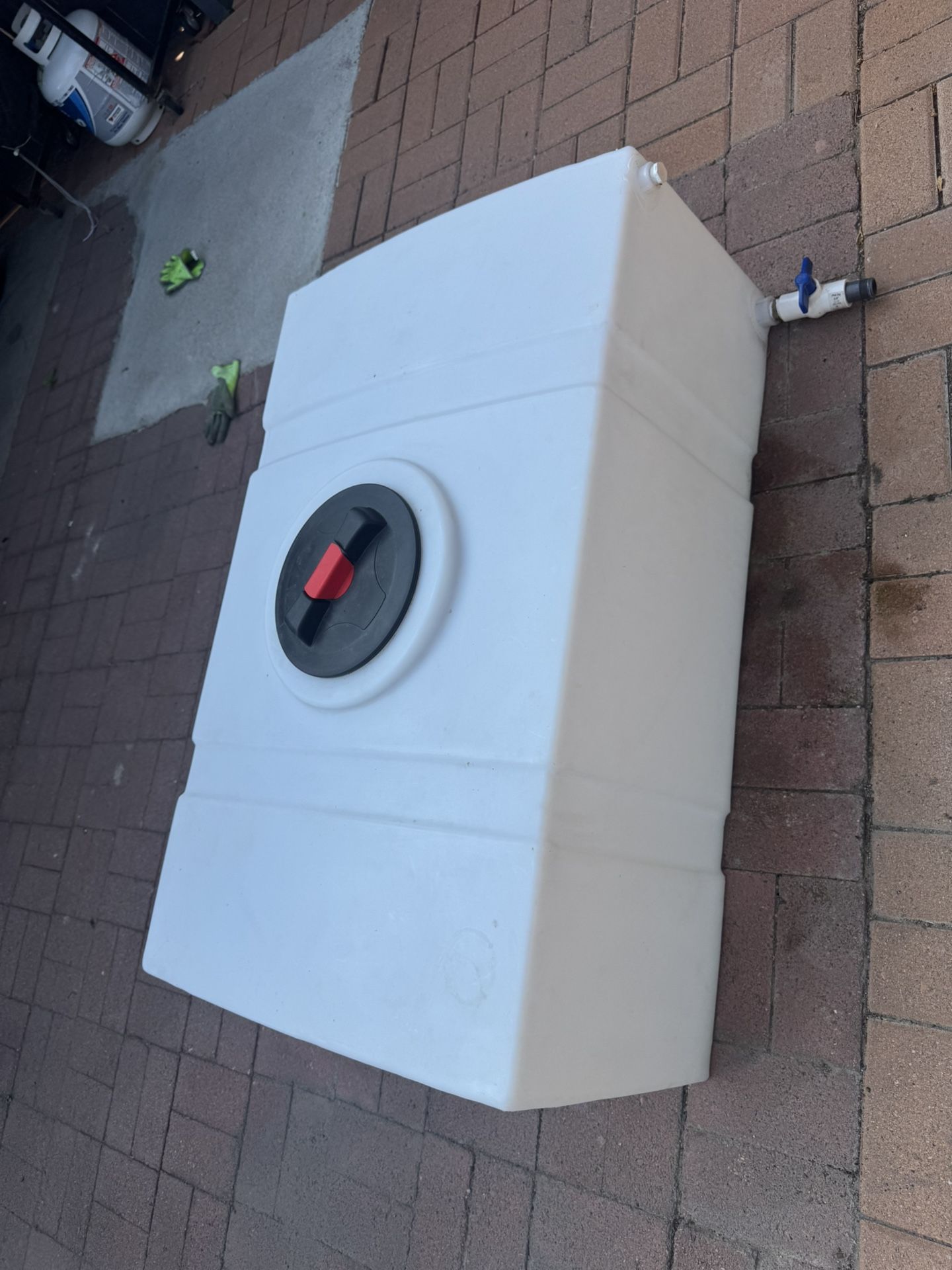 60 Gallon Low Profile Water Tank