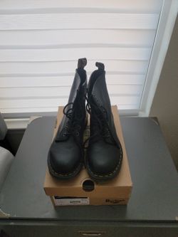 dr martens boots