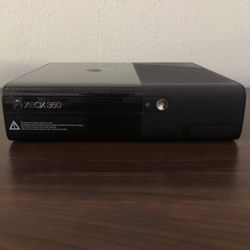 Xbox 360 E with Games 
