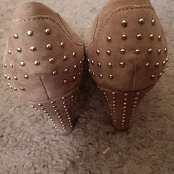 Anne Klein Tan Suede High Heels Size 8M