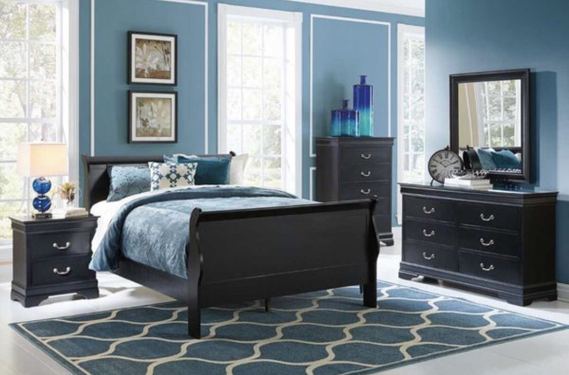 New Queen Bed Set With Dresser & Mirror