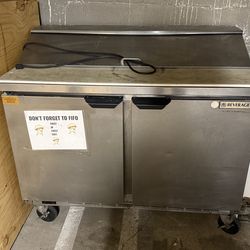 48” beverage air  refrigerated sandwich prep table