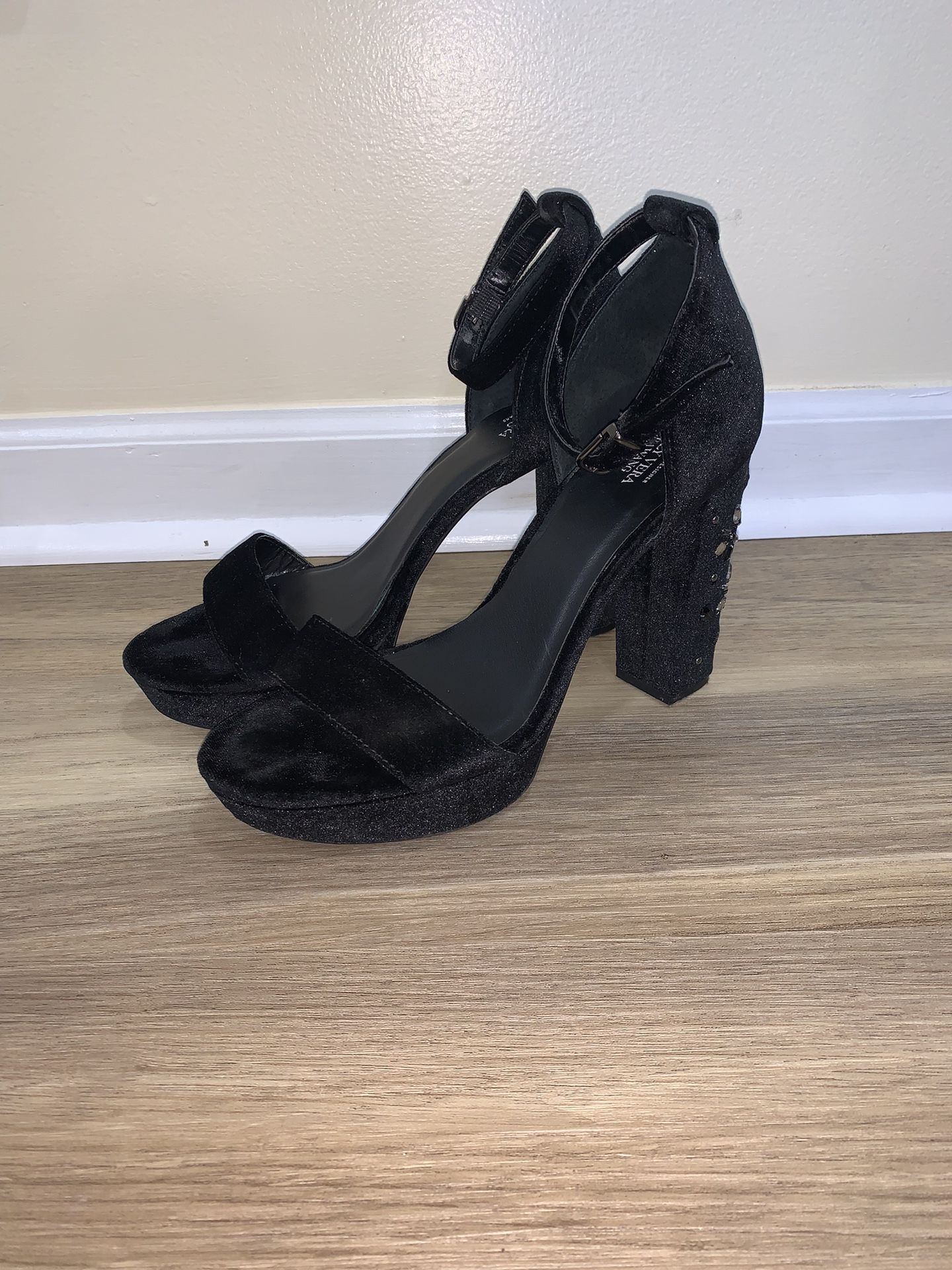 Simply Vera Vera Wang Heels Size 10