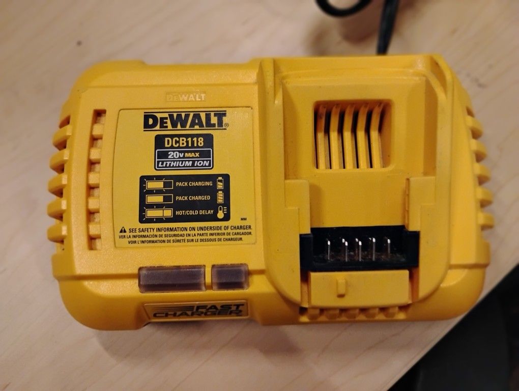 DeWalt Fast Charger