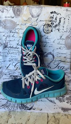 Nike’s girls size 31/2
