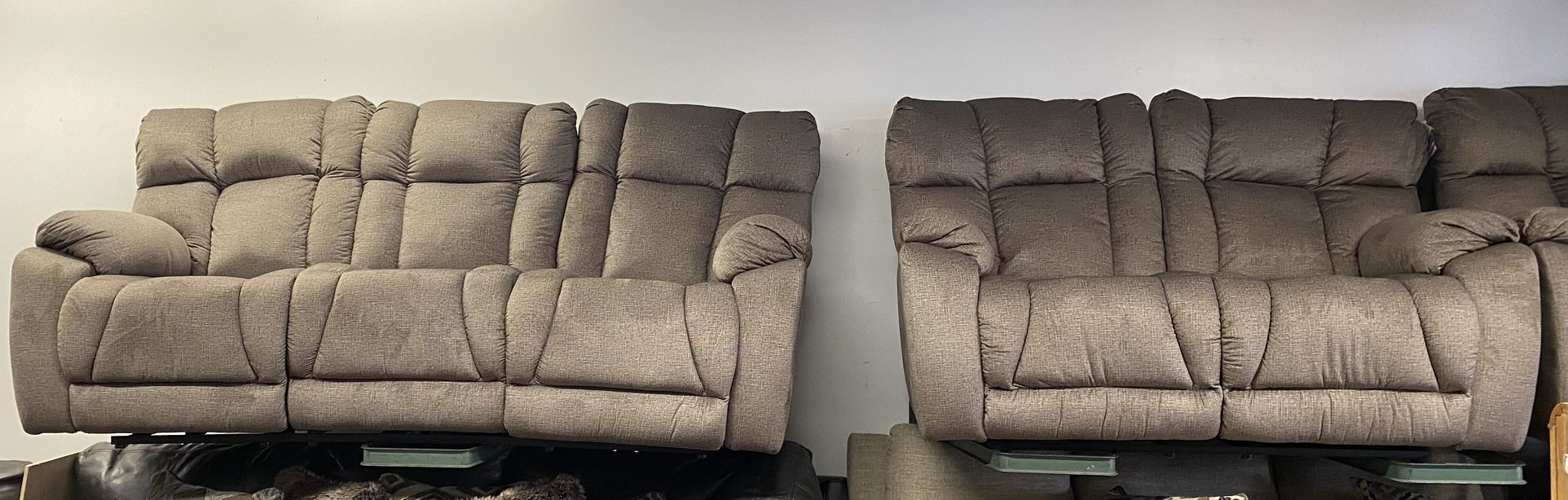 NEW POWER RECLINING SOFA WITH CONSOLE AND LOVESEAT