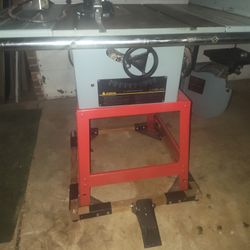 Delta Table Saw With Custom Shop Cart 