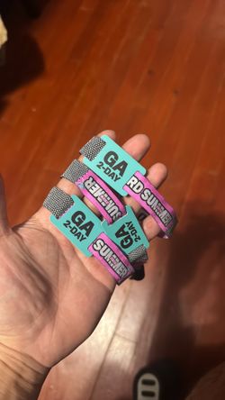 Selling x3 2-day Hard Summer wristbands