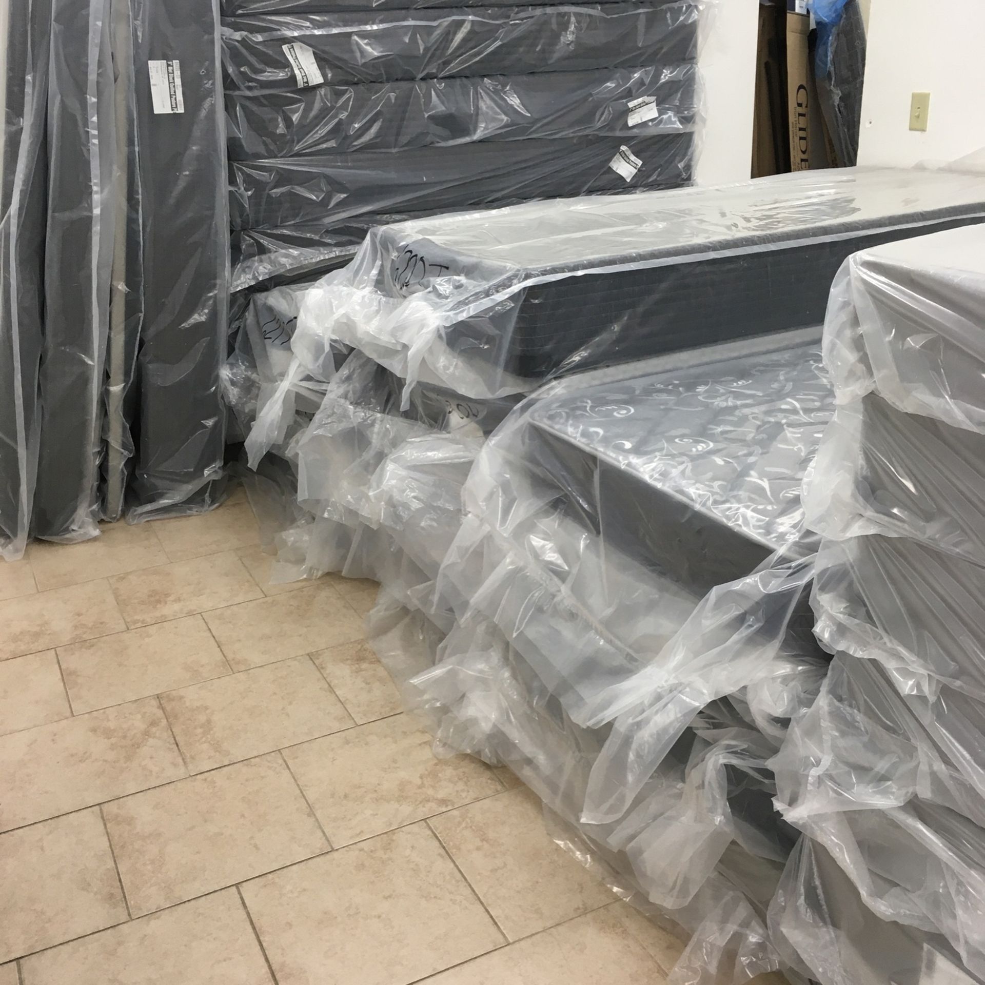 MATTRESS OVERSTOCK CLEARANCE! BRAND NEW TWIN SETS $99 AND UP! 12 MATTRESS SETS UNDER $299! $39 TAKE IT HOME!