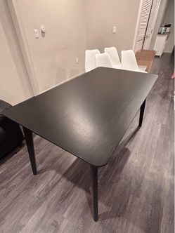 Dinning table (no chairs)