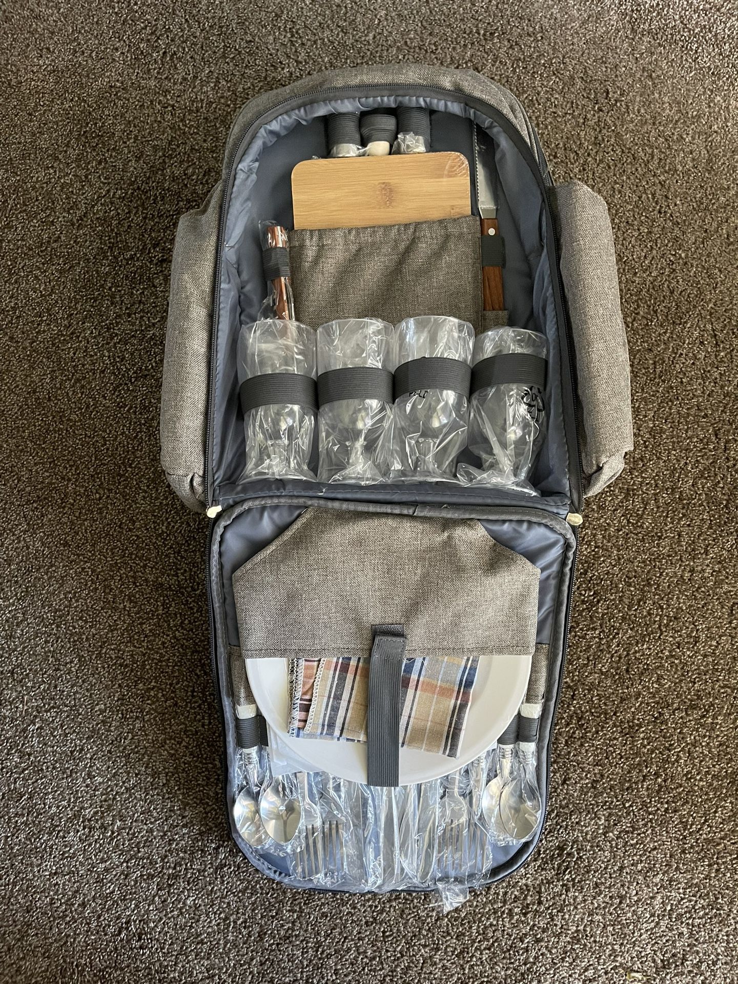 NEW 4 Person Picnic Backpack Including Accessories