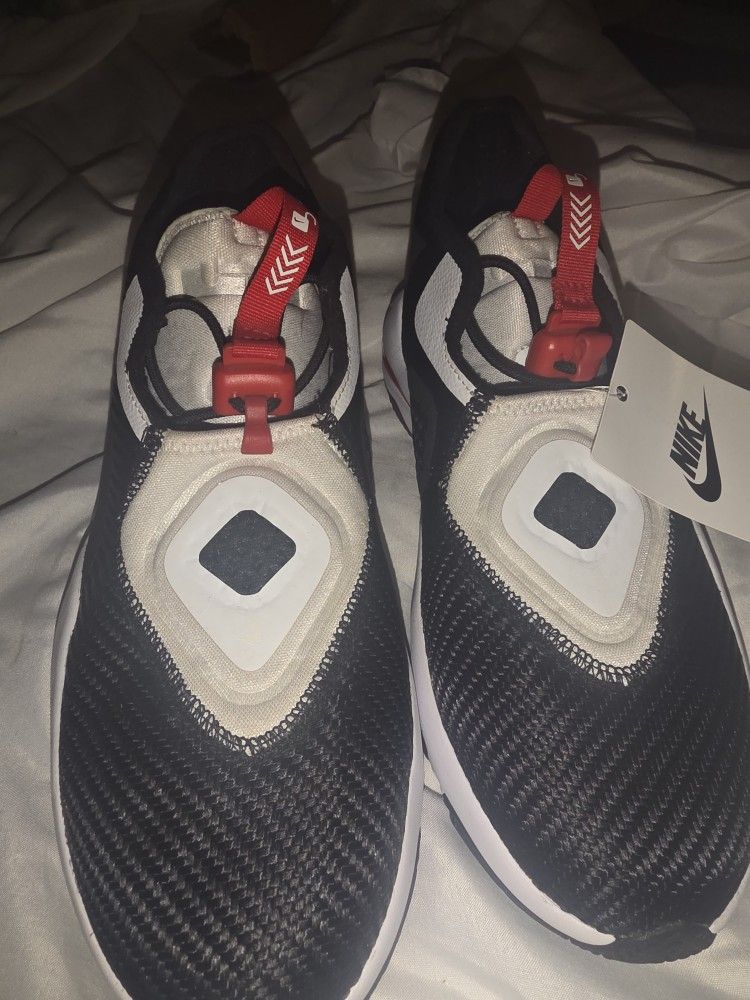 Kids Size 7 Nike Shoes, Brand New With Tags