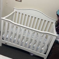 Graco Cribe  With Matters White Color Used Very Little 