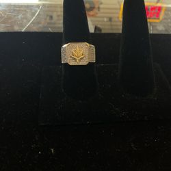 14KT Marijuana Leaf Ring 39068-1
