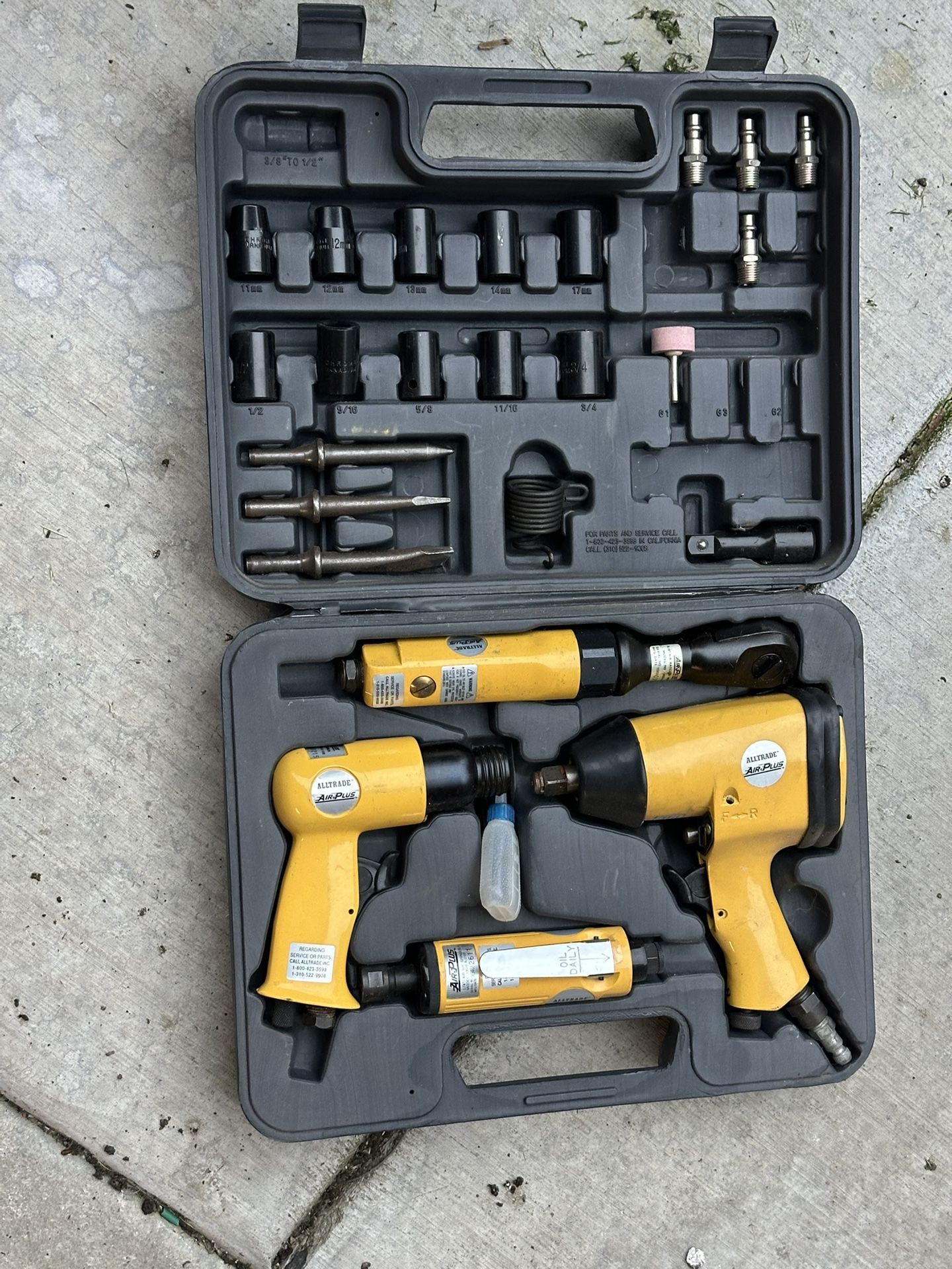 Pneumatic mechanic tool set