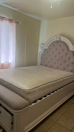 Queen mattress $100