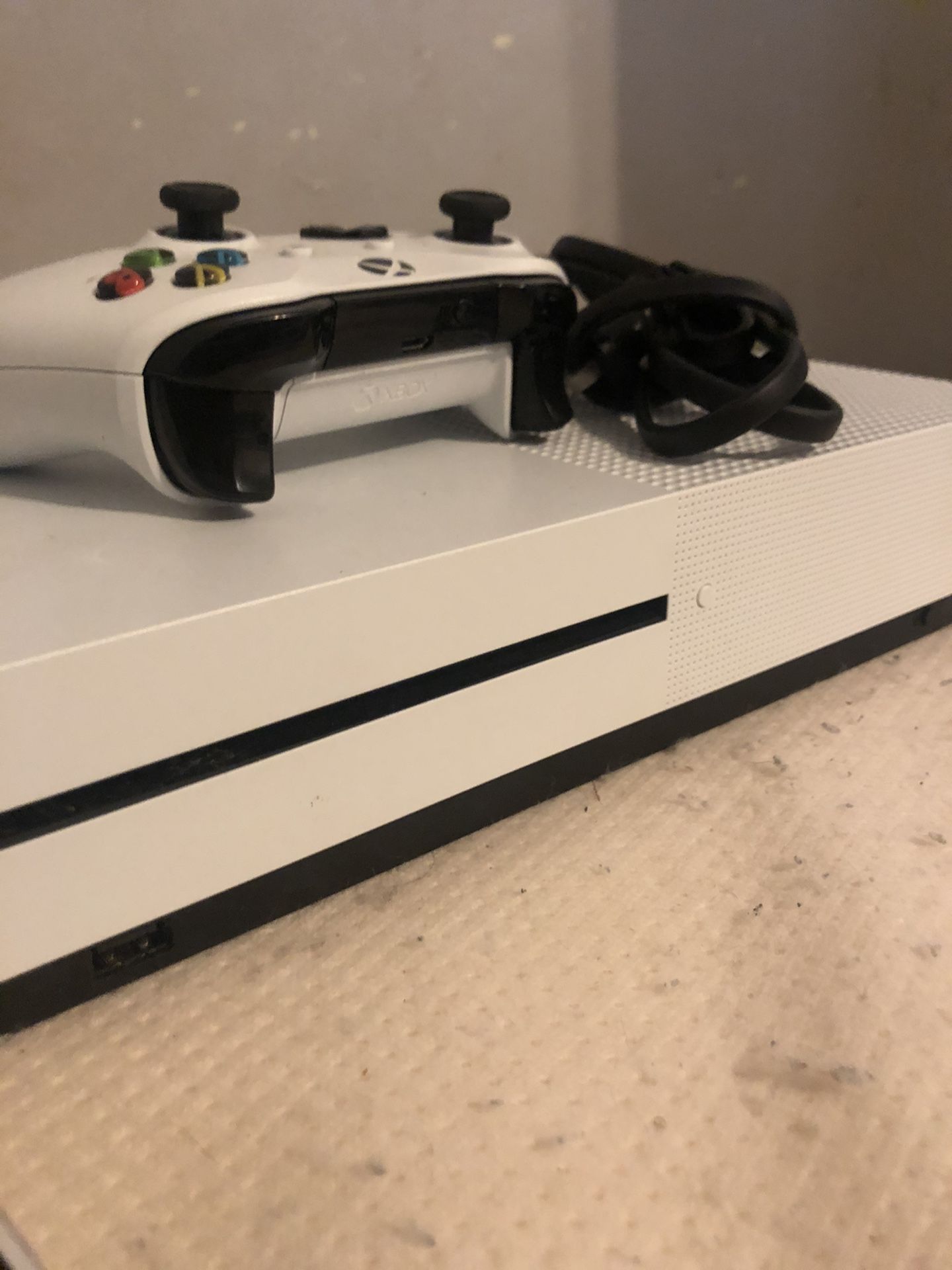 Xbox one S Only 100