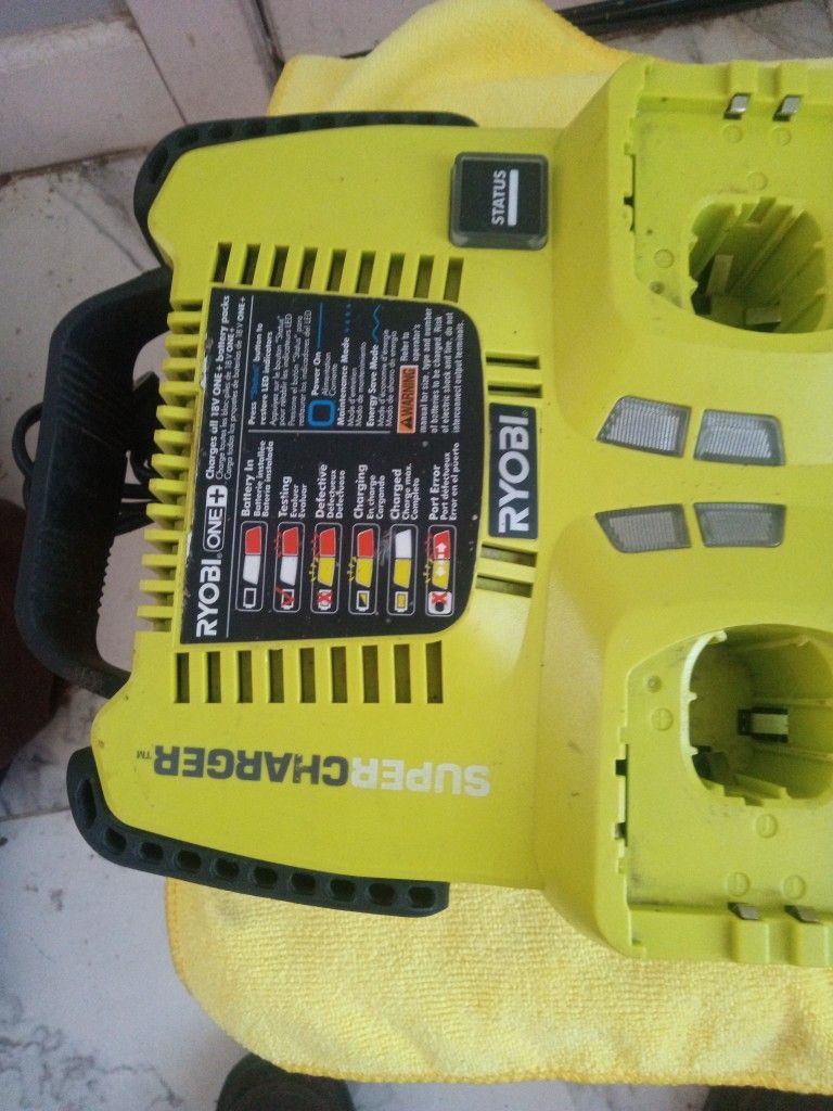 Cargador De baterias Ryobi